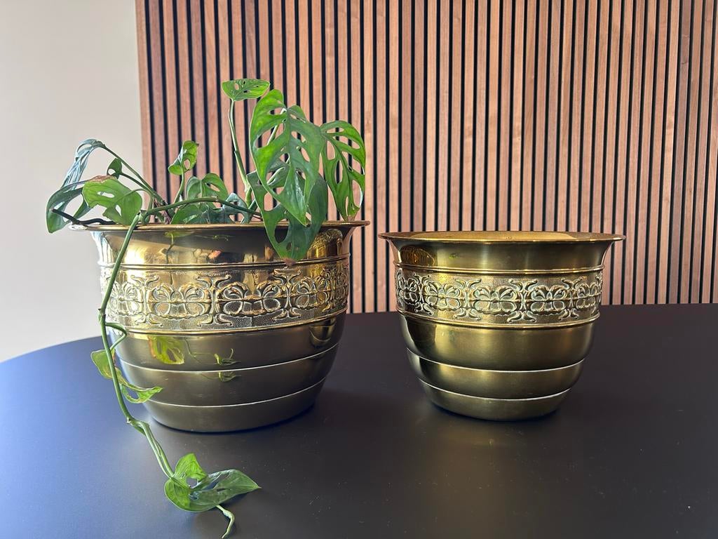 Twee messing bloempotten van RIO Tiel, Antiek en Kunst, Antiek | Woonaccessoires, Ophalen of Verzenden