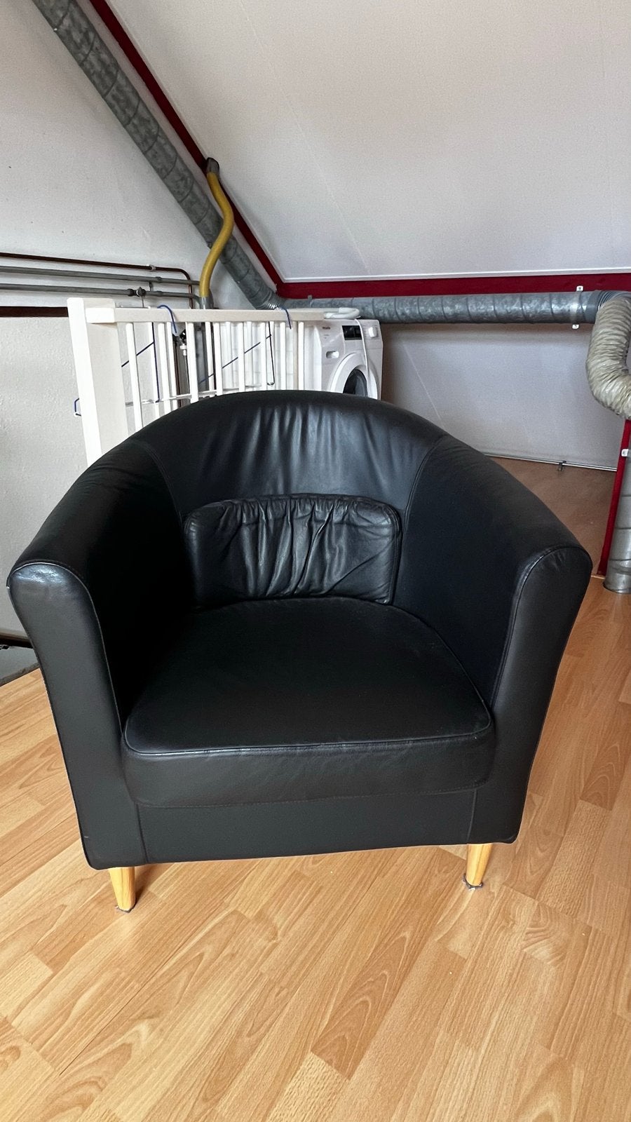 Twee zwart lederen fauteuils in zeer goede staat, Ophalen, Zo goed als nieuw, 50 tot 75 cm, Leer