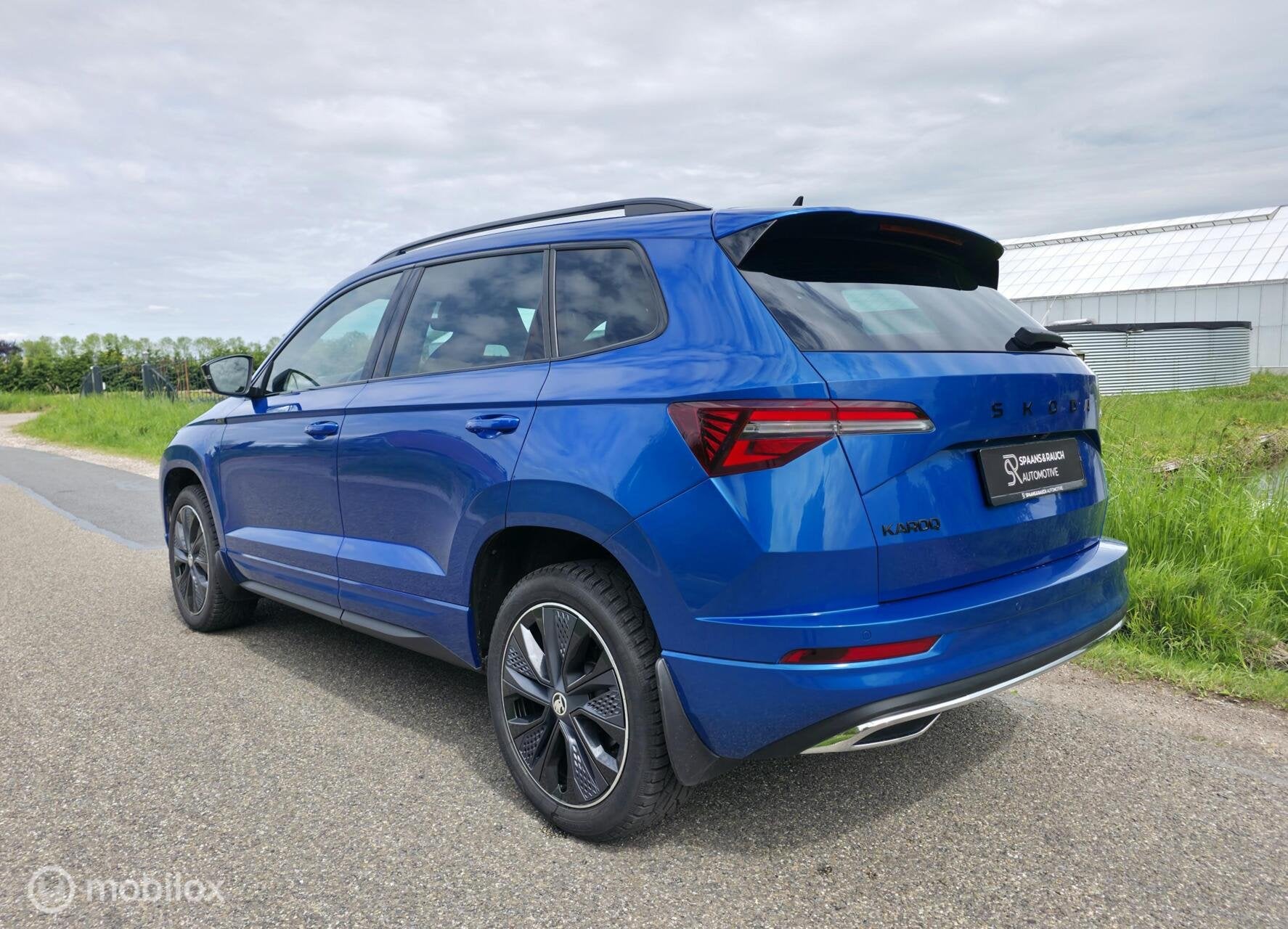 Skoda Karoq 1.5 TSI ACT Sportline / Trekh / Carplay / Luxe, Stof, Zwart, 4 cilinders, Blauw