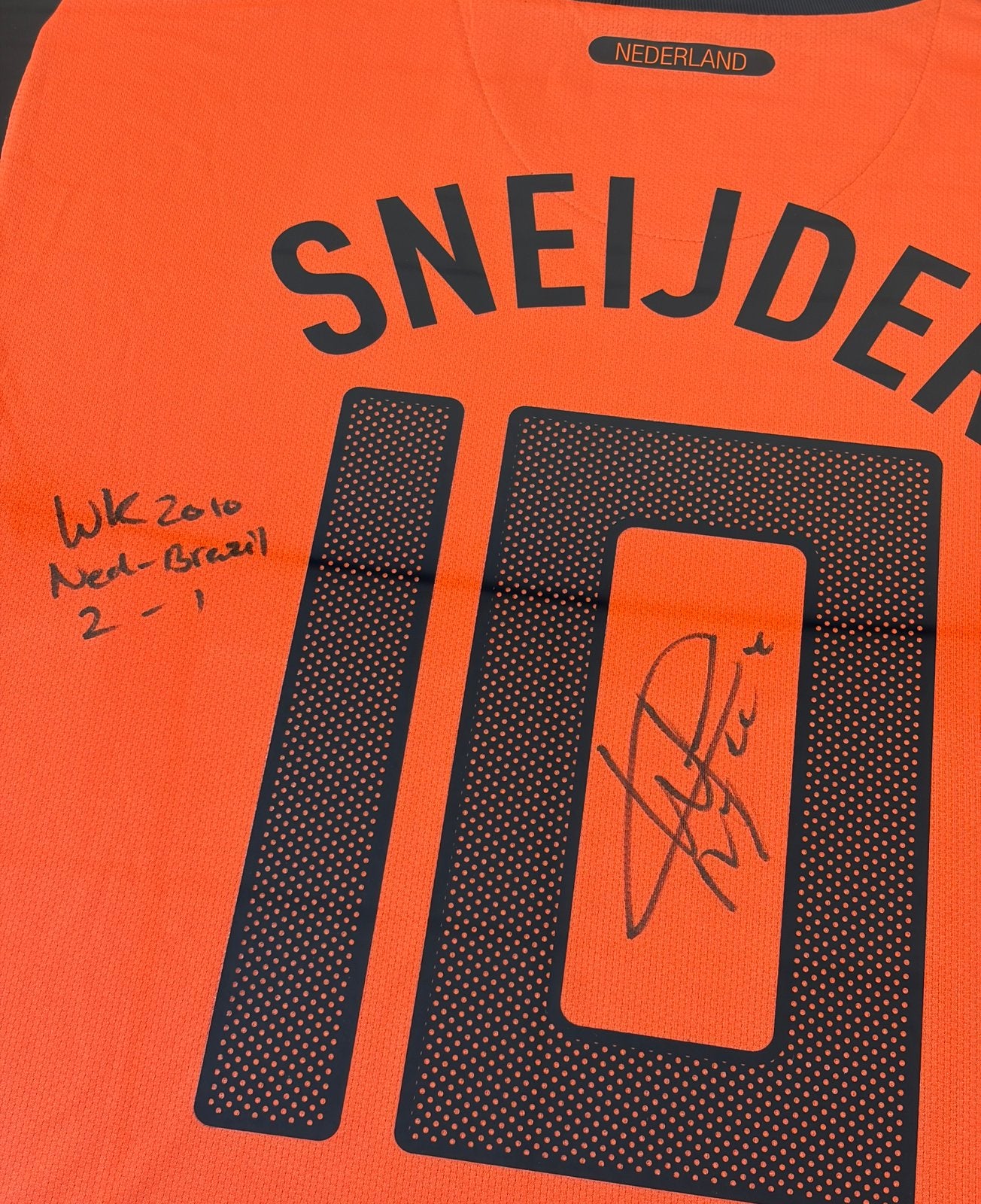 Sneijder - gesigneerd & ingelijst Nederland WK 2010 shirt, Verzamelen, Sportartikelen en Voetbal, Verzenden, Nieuw, Overige binnenlandse clubs