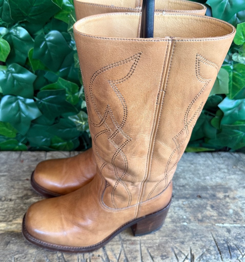 prachtige bijna Nieuwe blokhak Sendra laars maat 37, Kleding | Dames, Schoenen, Bruin, Nieuw, Ophalen of Verzenden, Sendra