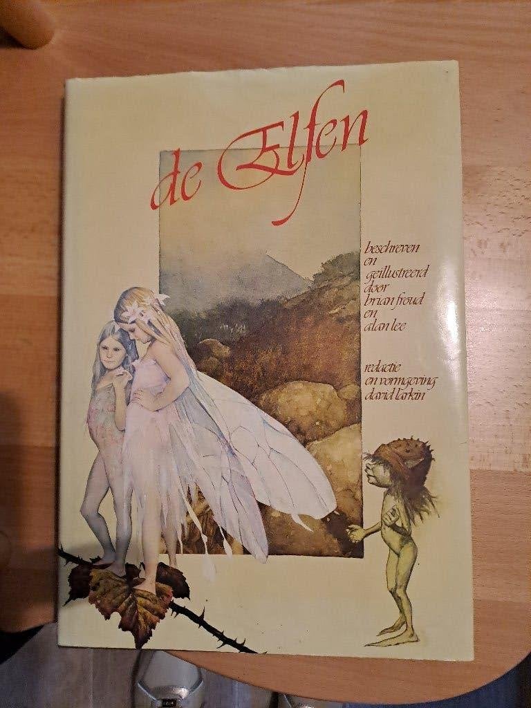 Boek over elfen, Ophalen of Verzenden, Zo goed als nieuw