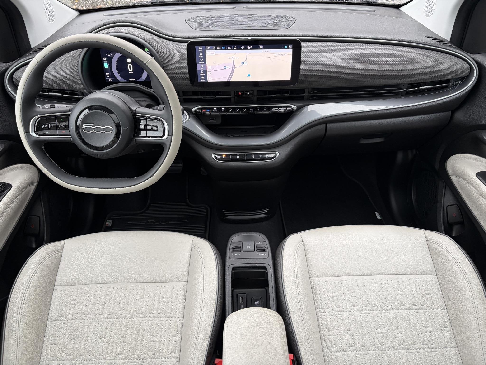 Fiat 500e La Prima by Bocelli 42 kWh / SOH 97% / Panoramadak, Auto's, Dealer onderhouden, Gebruikt, 118 pk, 4 stoelen