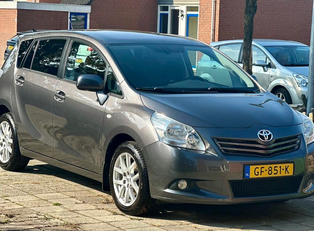 Toyota Verso 1.8 Vvti 7P 2010 Grijs, Auto's, Voorwielaandrijving, 450 kg, 4 cilinders, 7 stoelen