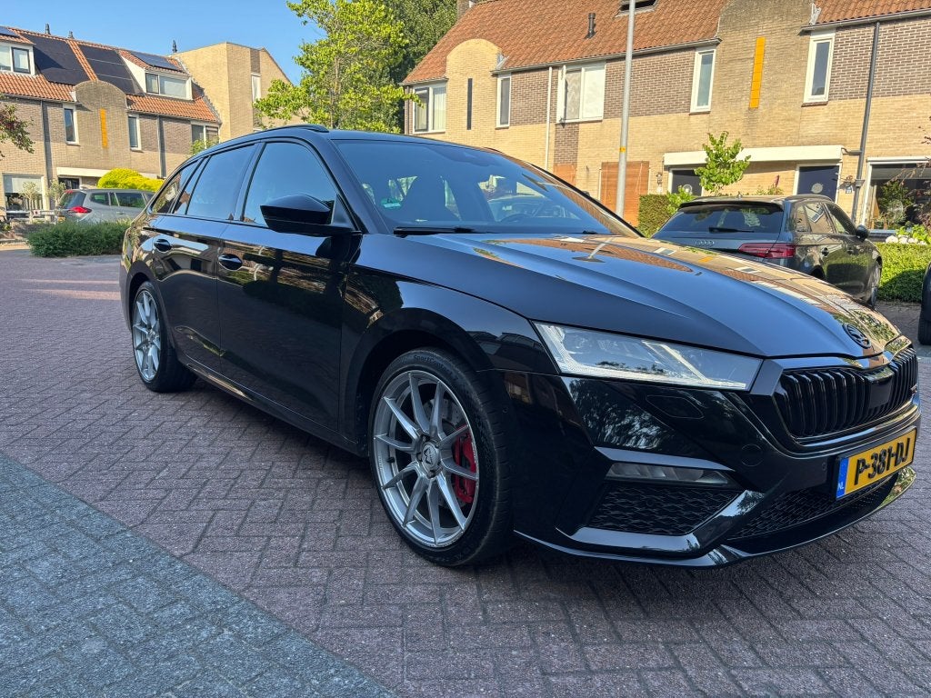 Škoda Octavia vRS 2.0 TSI 245pk DSG|Pano|Trekhaak|HUD|Matrix, Auto's, Skoda, Stof, 4 cilinders, 1984 cc, Zwart