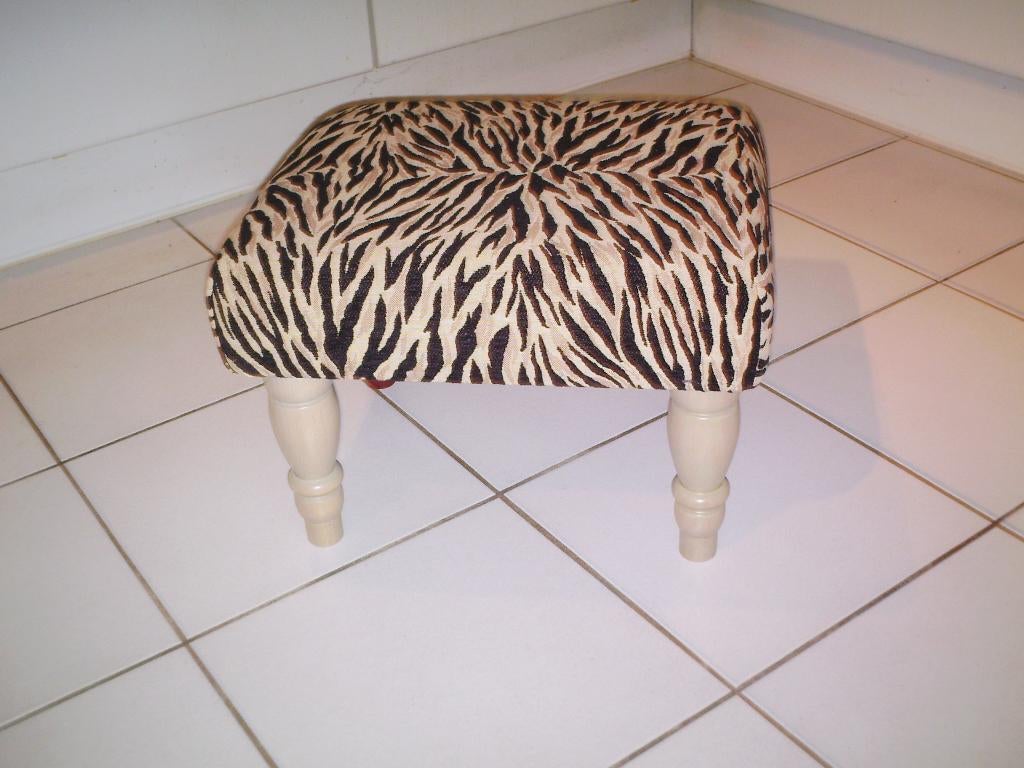 Mooie footstool - 36x42cm - met zebra stof - Nieuw !!, Huis en Inrichting, Minder dan 50 cm, Nieuw, Minder dan 50 cm, Ophalen of Verzenden
