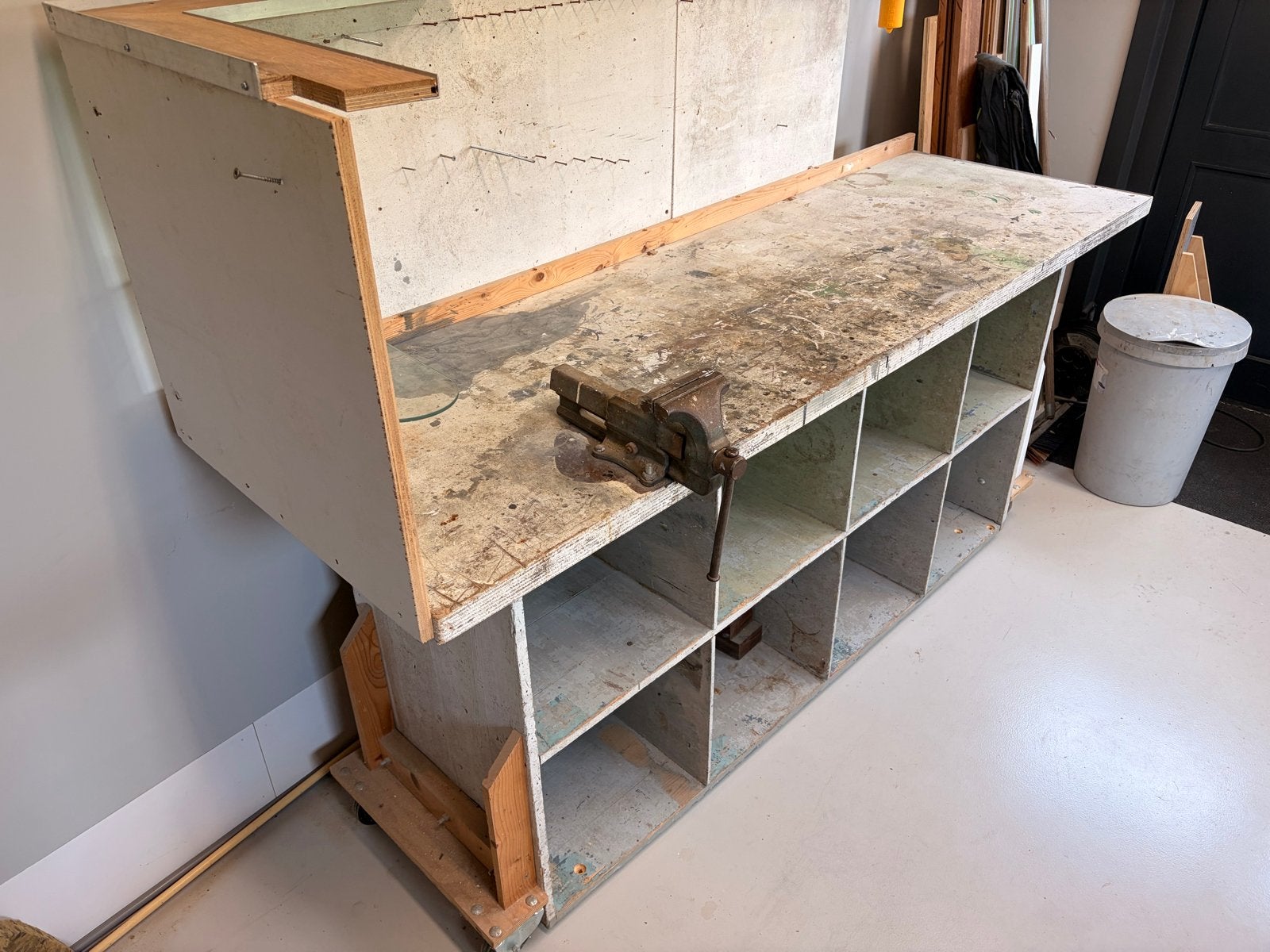 Stevige verrijdbare werkbank met opbergvakken, Doe-het-zelf en Verbouw, Ophalen, Gebruikt, 170 cm of meer, Bankschroef