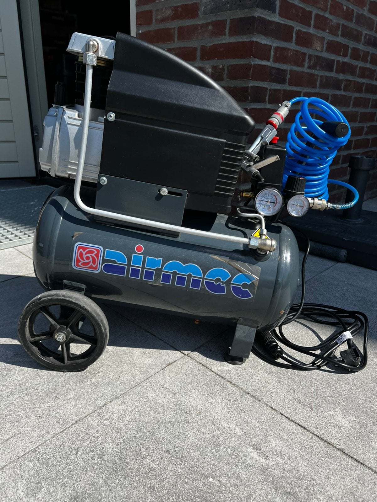 Airmec Luchtcompressor KA25200 2PK, Doe-het-zelf en Verbouw, Compressors, Minder dan 25 liter, Ophalen, Zo goed als nieuw, Minder dan 200 liter/min