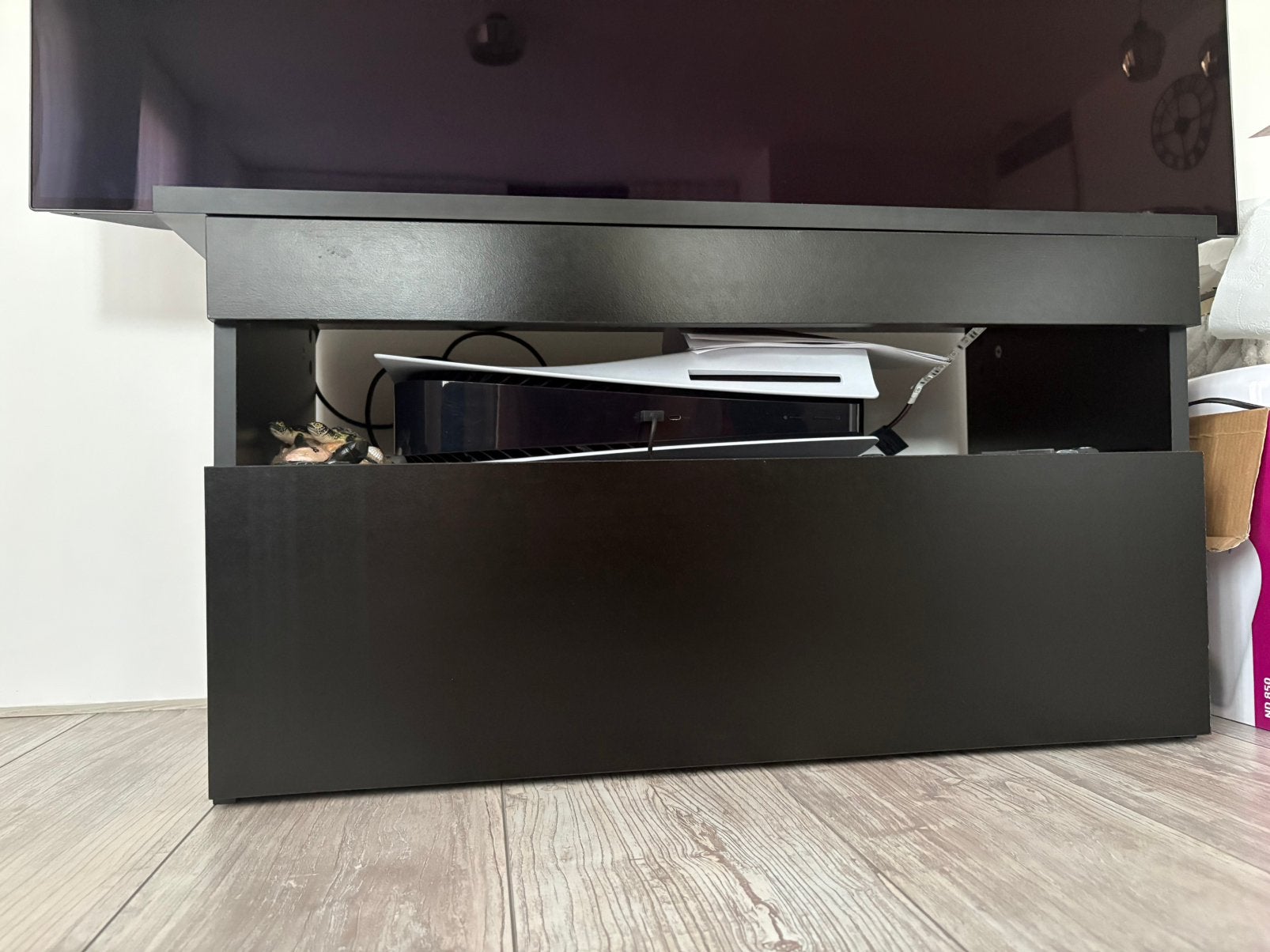 Tv meubel met ledverlichting, Ophalen