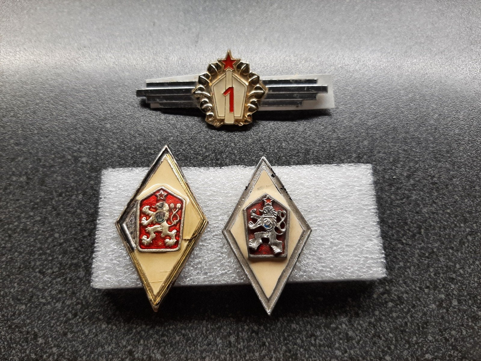 Czechoslovakia  -  militaire  badges / divers., Ophalen of Verzenden, Landmacht, Nederland, Embleem of Badge