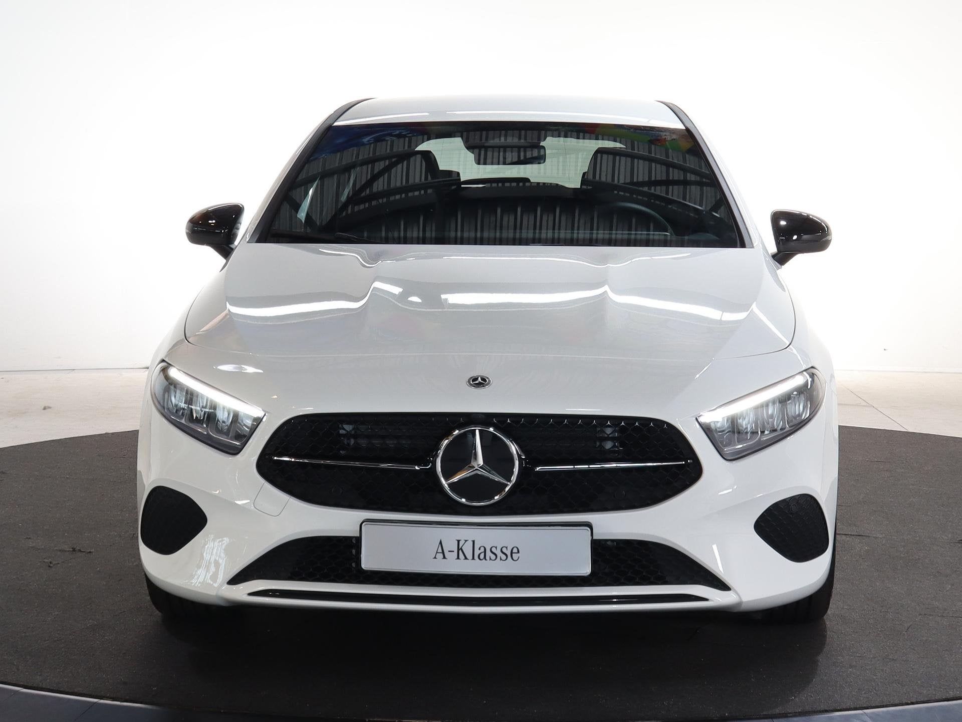 Mercedes-Benz A-Klasse 180 Star Edition Luxury Line | Trekha, Auto's, Mercedes-Benz, 136 pk, 4 cilinders, Wit, Origineel Nederlands