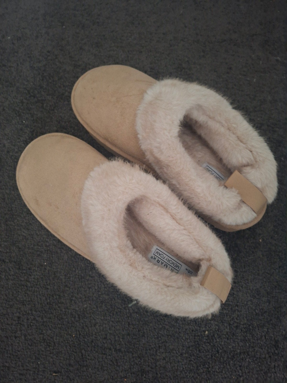 Comfortabele pantoffels maat 42, Ophalen of Verzenden, Zo goed als nieuw, Beige, Pantoffels of Sloffen
