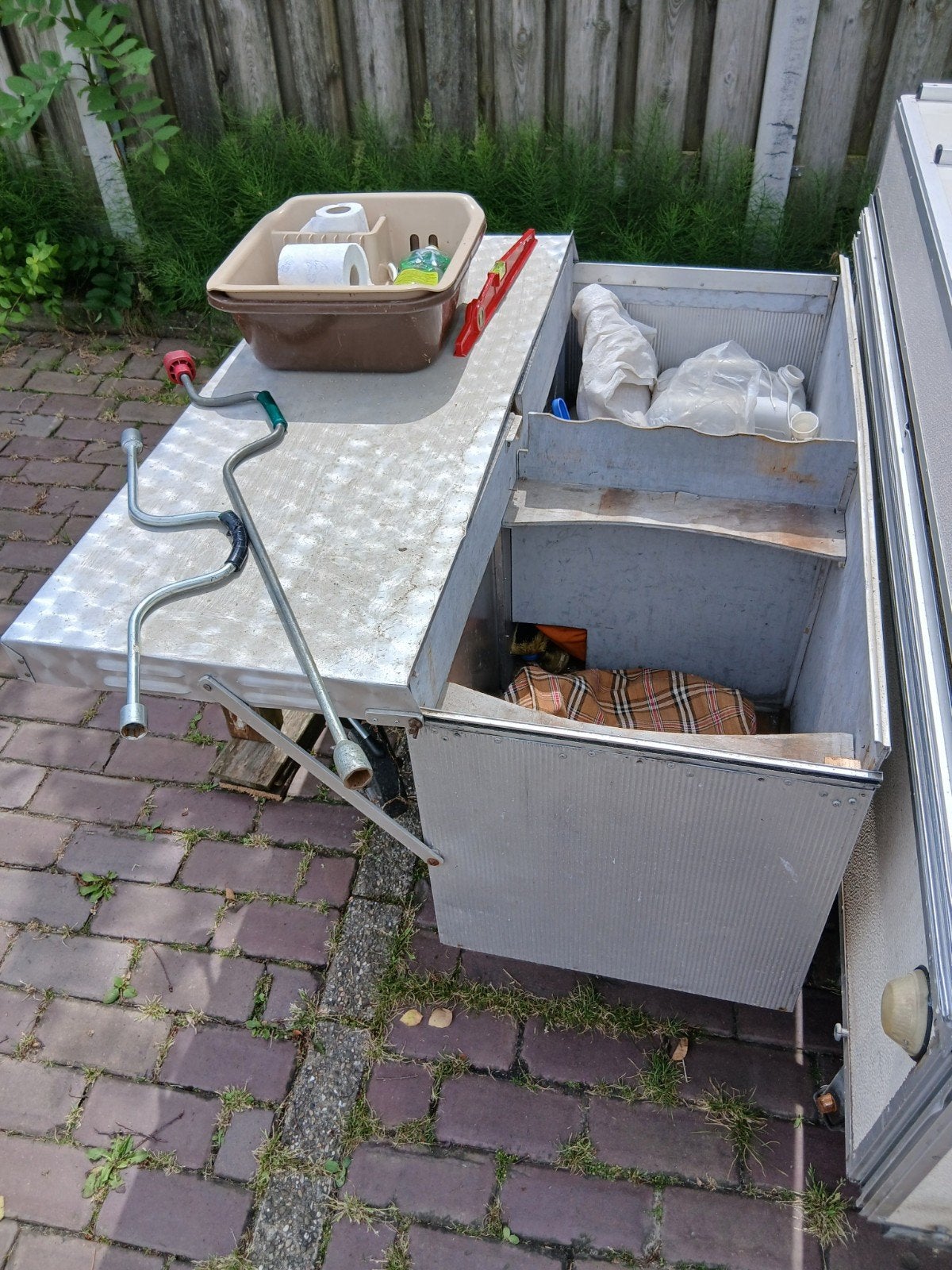 Rapido Caravan uit 1981 met voortent en complete inventaris, Particulier