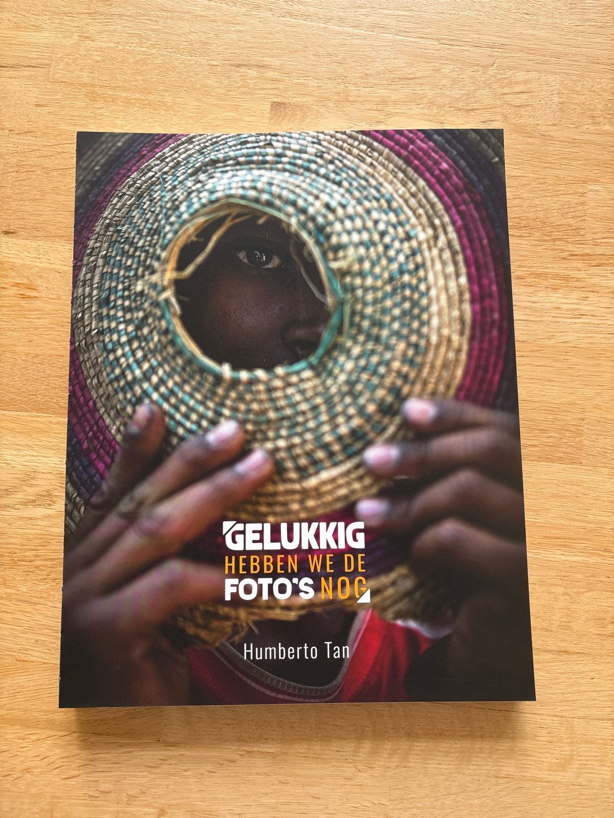 Gelukkig hebben we de foto's nog - Humberto Tan, Ophalen of Verzenden, Zo goed als nieuw, Fotografie algemeen