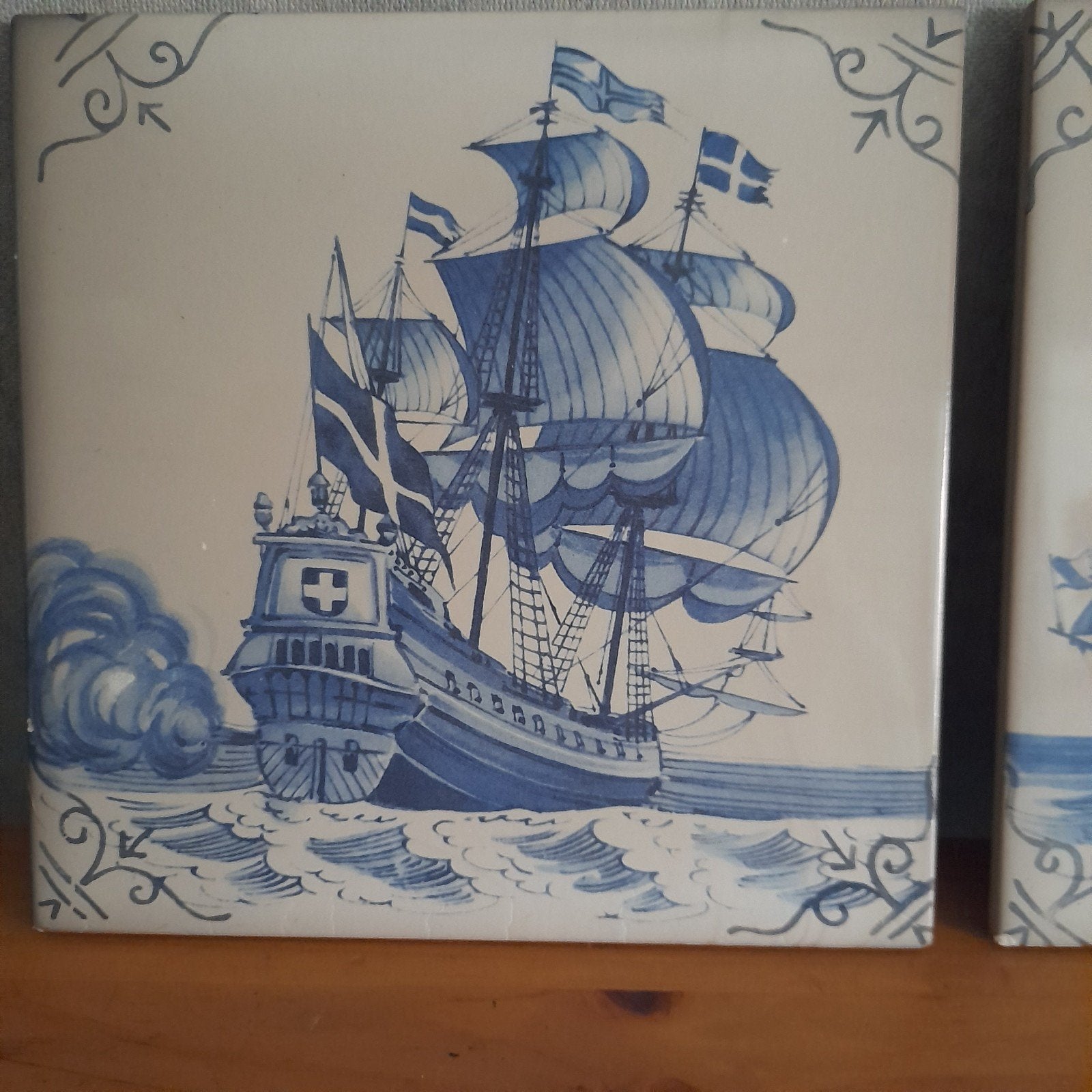 2 Gave Delfts blauwe tegeltjes Royal Sphinx zeilschepen, Antiek en Kunst, Antiek | Wandborden en Tegels, Ophalen of Verzenden