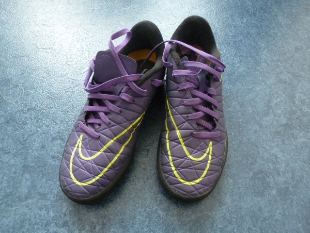 HAAST NIEUW 1 paar mooie paarse NIKE schoenen maat 36 1/2, Ophalen of Verzenden, Zo goed als nieuw, Nike, Jongen of Meisje