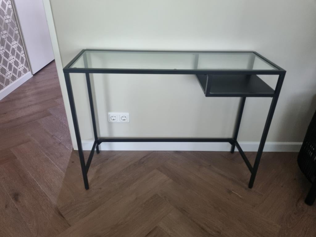 IKEA VITTSJÖ laptoptafel - Glas en zwart-bruin metaal, Huis en Inrichting, Bureaus, Ophalen, Zwart, Gebruikt, IKEA