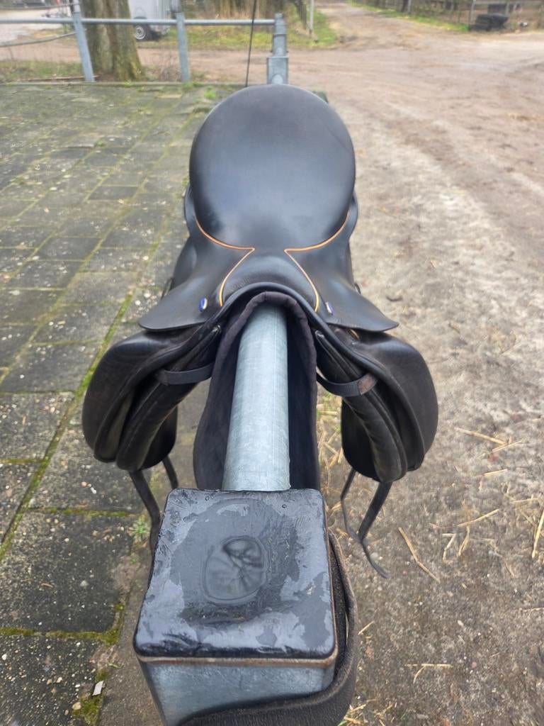 Euroriding luxor 18 inch, boom 33., Dieren en Toebehoren, Paarden en Pony's | Zadels, Ophalen of Verzenden, Zo goed als nieuw