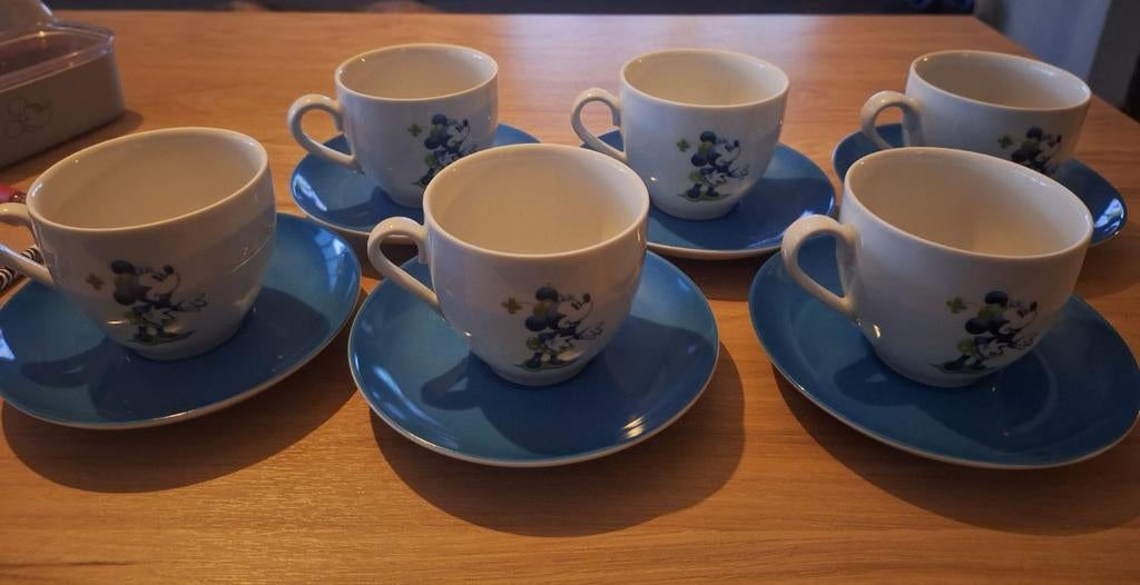 6 mooie en leuke Minnie Mouse kop & schotels, Ophalen of Verzenden, Mickey Mouse, Zo goed als nieuw, Servies