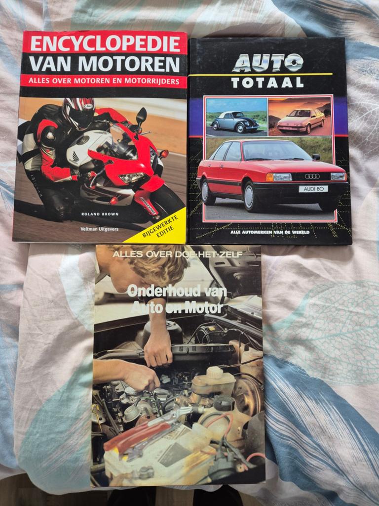Auto en Motor Boeken: Encyclopedie, Auto Totaal, Onderhoud, Boeken, Ophalen of Verzenden, Gelezen, Algemeen, Roland Brown