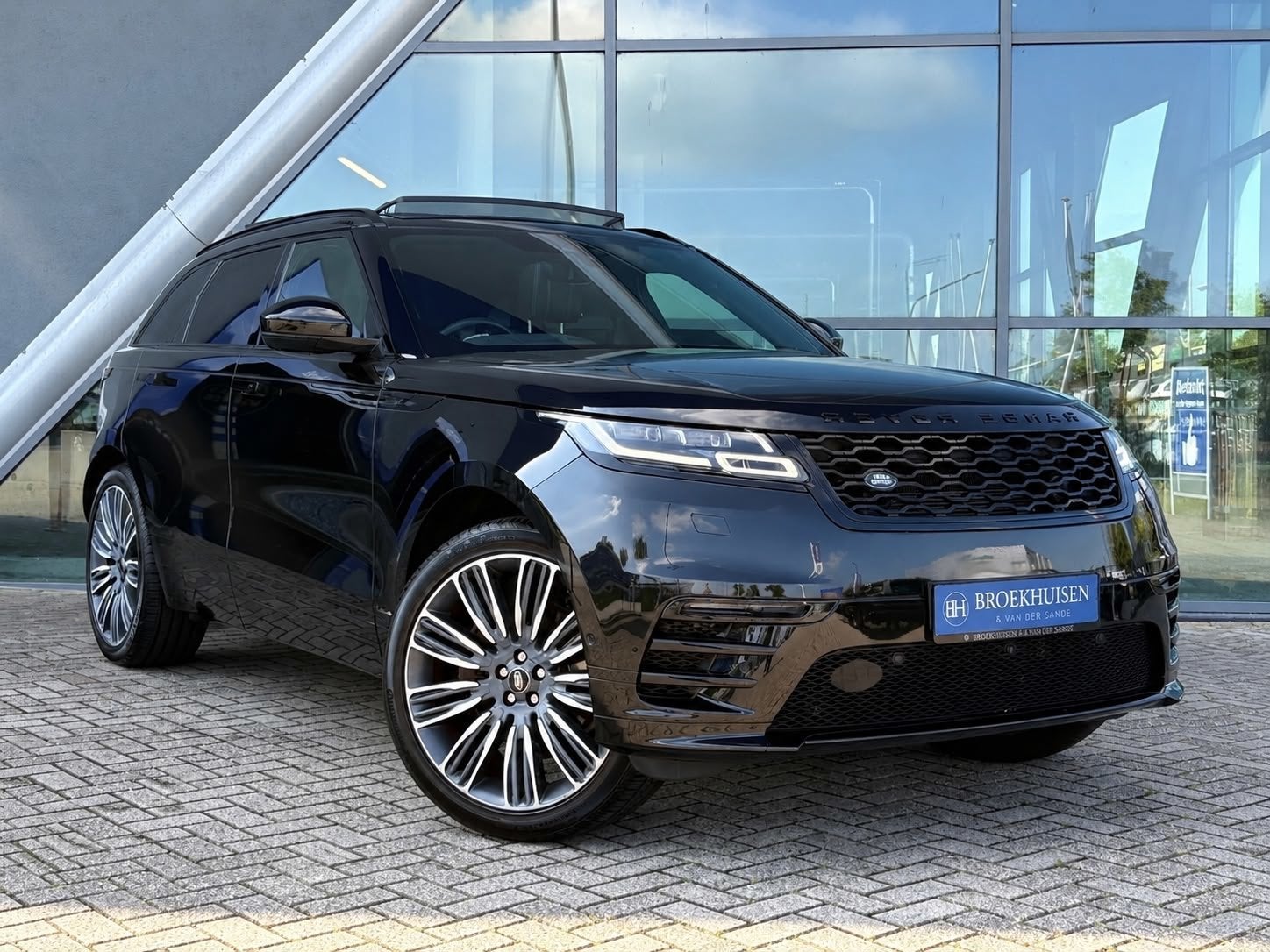 Land Rover Range Rover Velar 3.0 V6 SC AWD R-Dynamic HSE 381, Automaat, Gebruikt, 2995 cc, Zwart