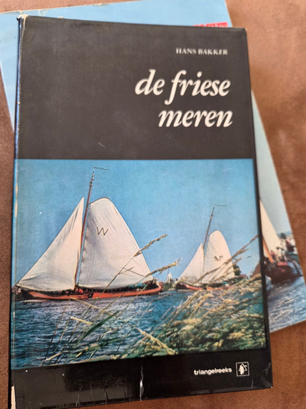 De Friese Meren - Hans Bakker (Triangelreeks), Hans Bakker, Ophalen of Verzenden, Reisgids of -boek, Benelux