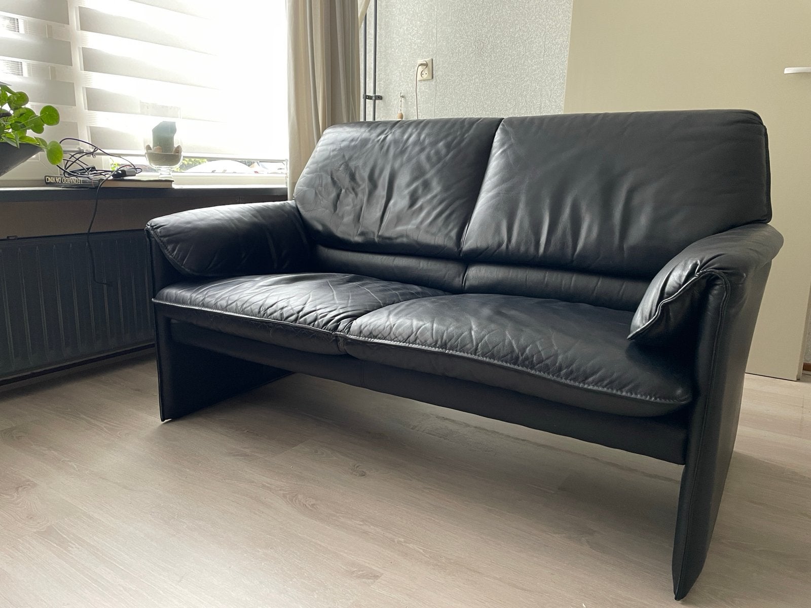 Leolux Bora Beta bank - 2-zits - Zwart leer, Ophalen, Gebruikt, Minder dan 75 cm, Tweepersoons