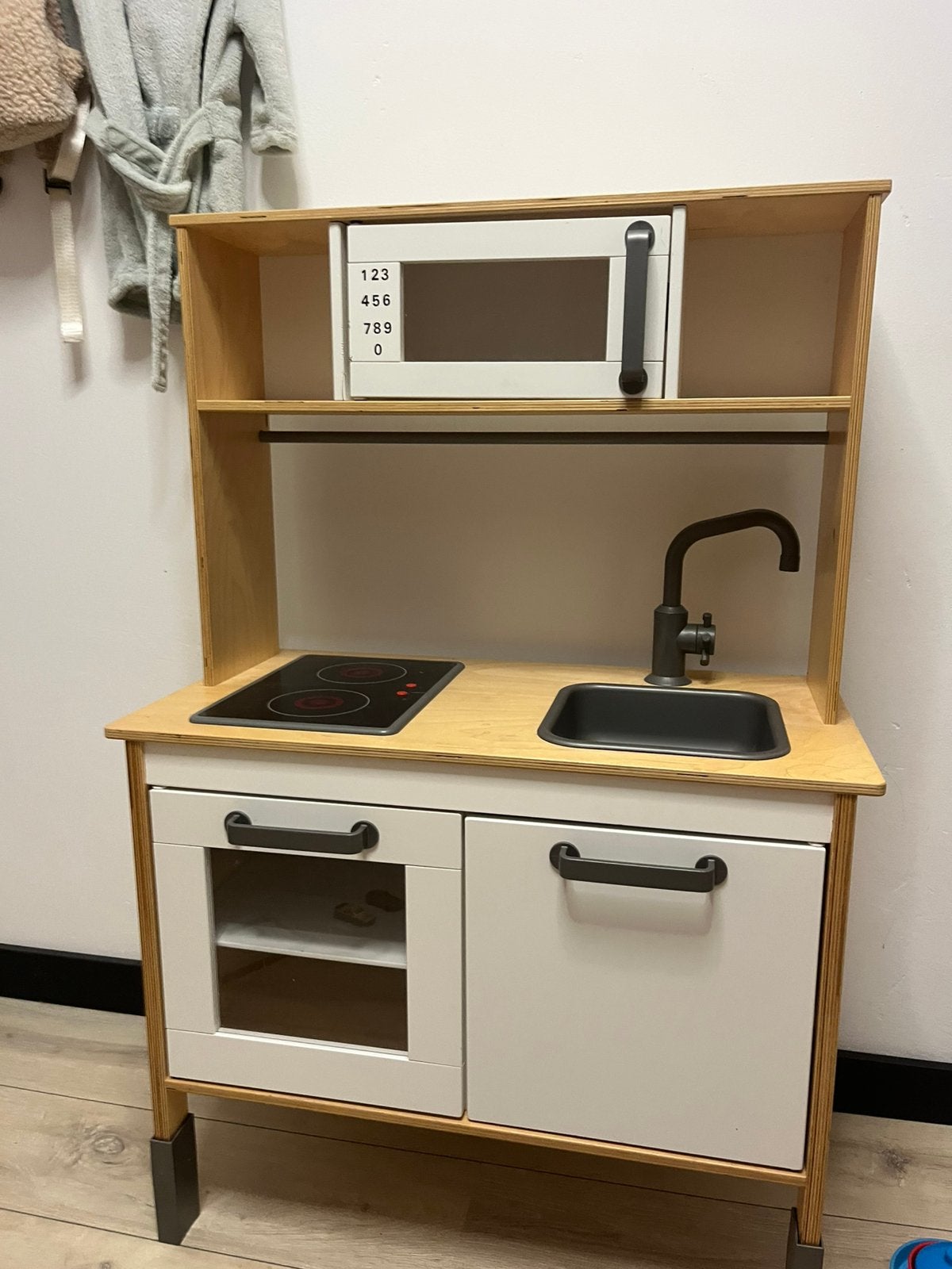 Speelgoedkeukentje met veel accessoires !, Ophalen, Gebruikt, Hout, Speelkeuken