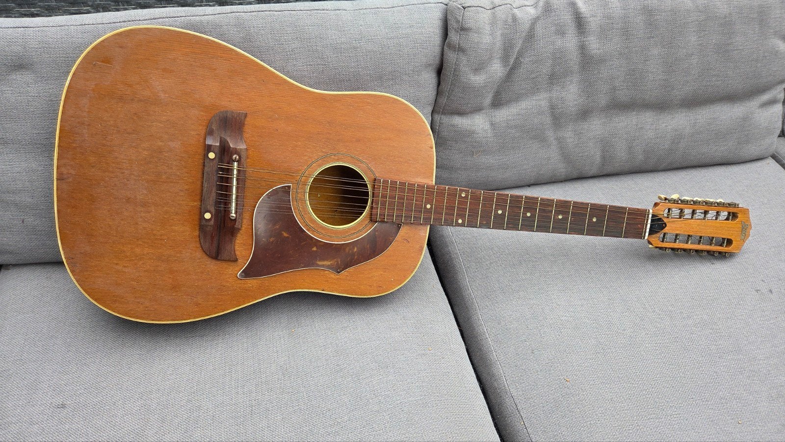 Vintage 12-snarige Westerngitaar ter versiering, Muziek en Instrumenten, Ophalen, Gebruikt, Western- of Steelstringgitaar, 12-snarig