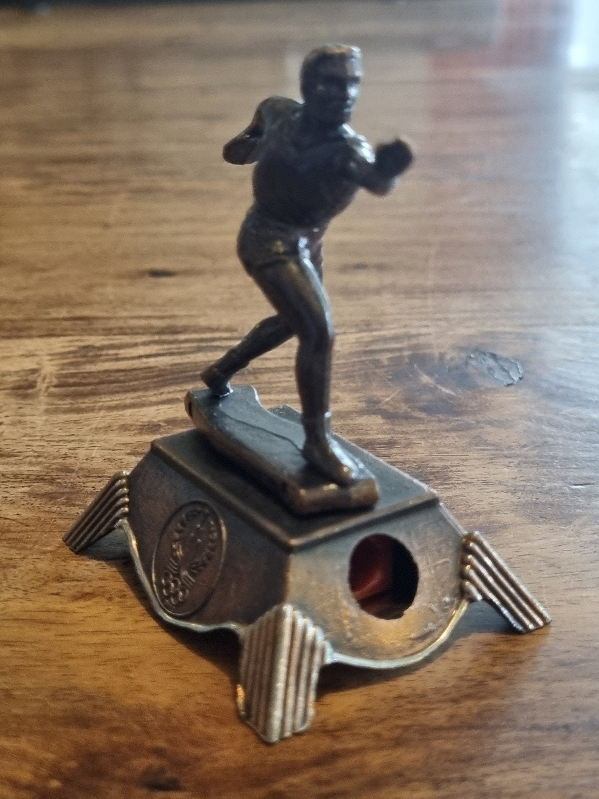 Vintage puntenslijper met atleet figuur, Ophalen of Verzenden