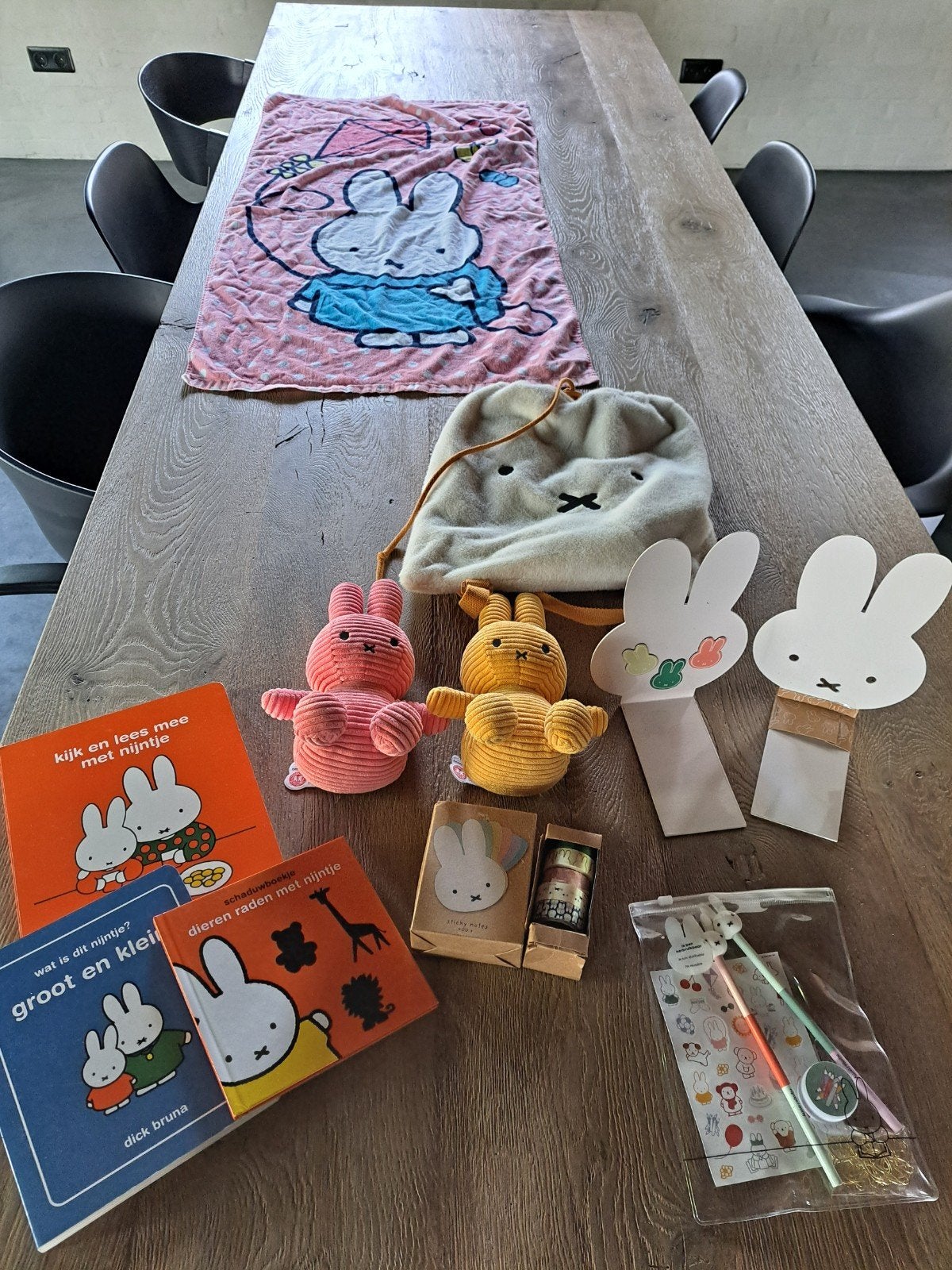 Grote Nijntje collectie: boeken, knuffels, handdoek en meer, Ophalen of Verzenden, Zo goed als nieuw