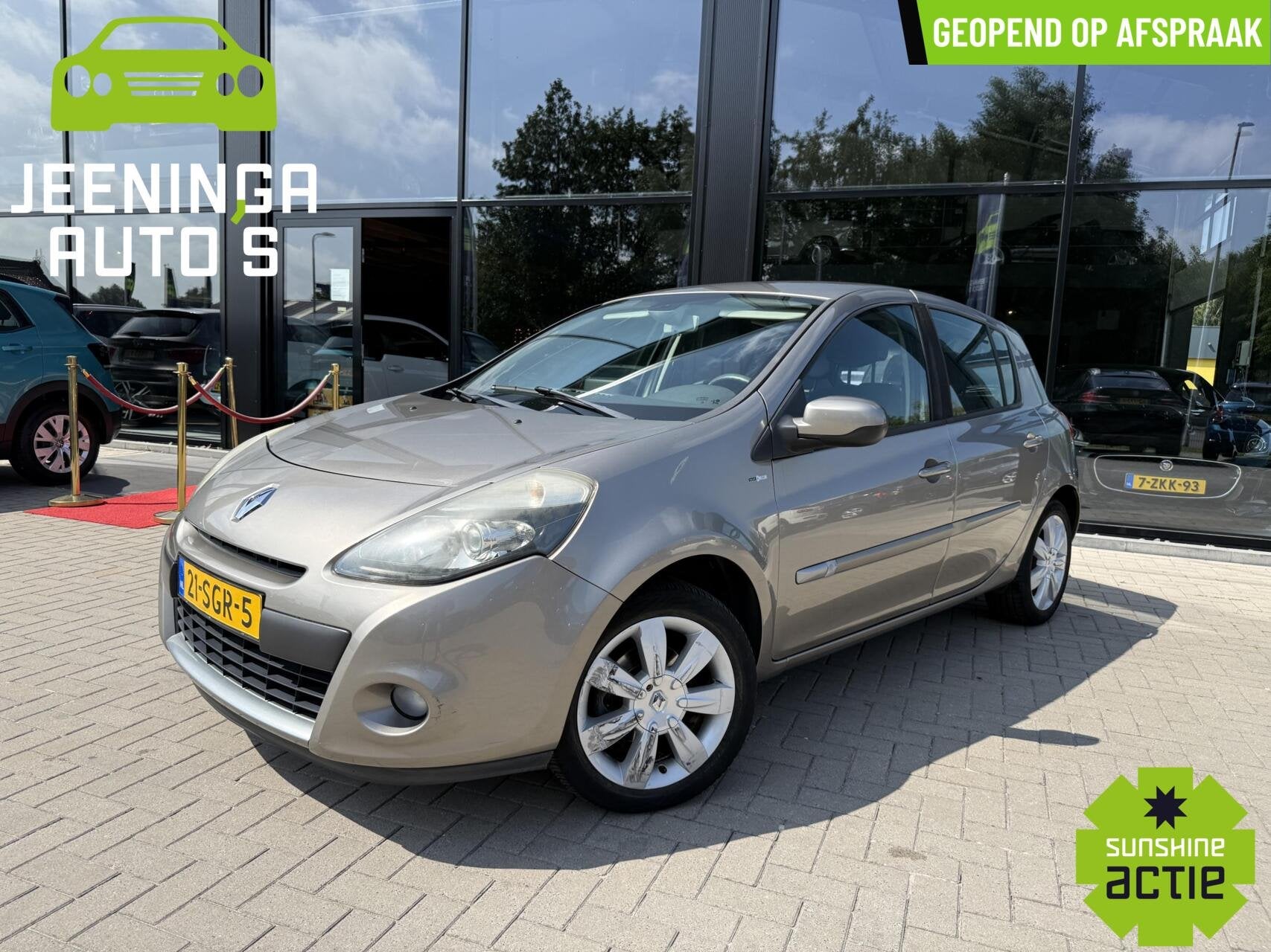 Renault Clio 1.6 Night & Day|Clima|Navi|Trekhaak, Euro 5, 535 kg, Gebruikt, Zwart