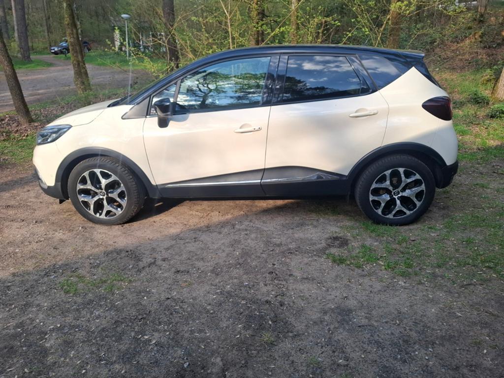 Renault Captur 0.9 TCE 90 Intense 2018 Ivoor zwart dak, Voorwielaandrijving, 898 cc, Stof, Zwart
