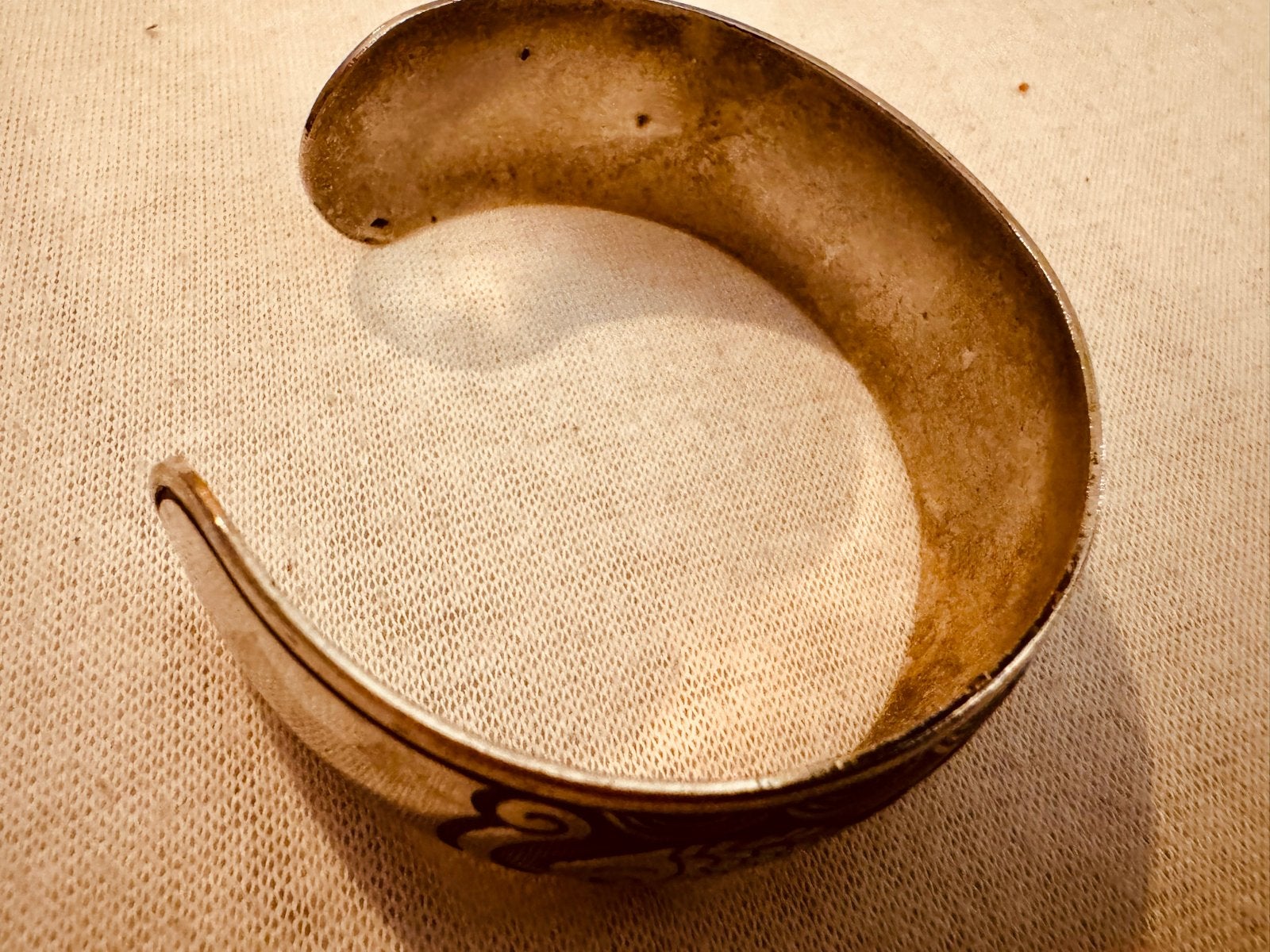 Vintage Tibetaanse Manchetarmband met Vissen Reliëf, Sieraden, Tassen en Uiterlijk, Ophalen of Verzenden, Gebruikt, Zilver, Overige materialen