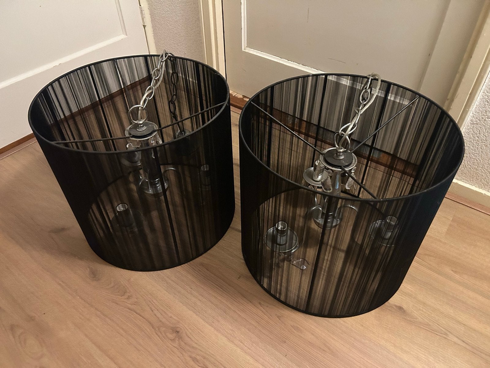 Set van 2 zwarte hanglampen met kristallen details, Ophalen, Zo goed als nieuw, Metaal, E27 (groot)