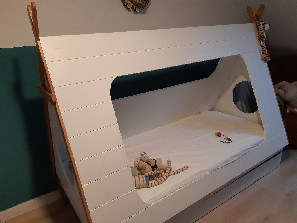 kinder tipi bed van Woood, Ophalen, 85 tot 100 cm, Gebruikt, Matras