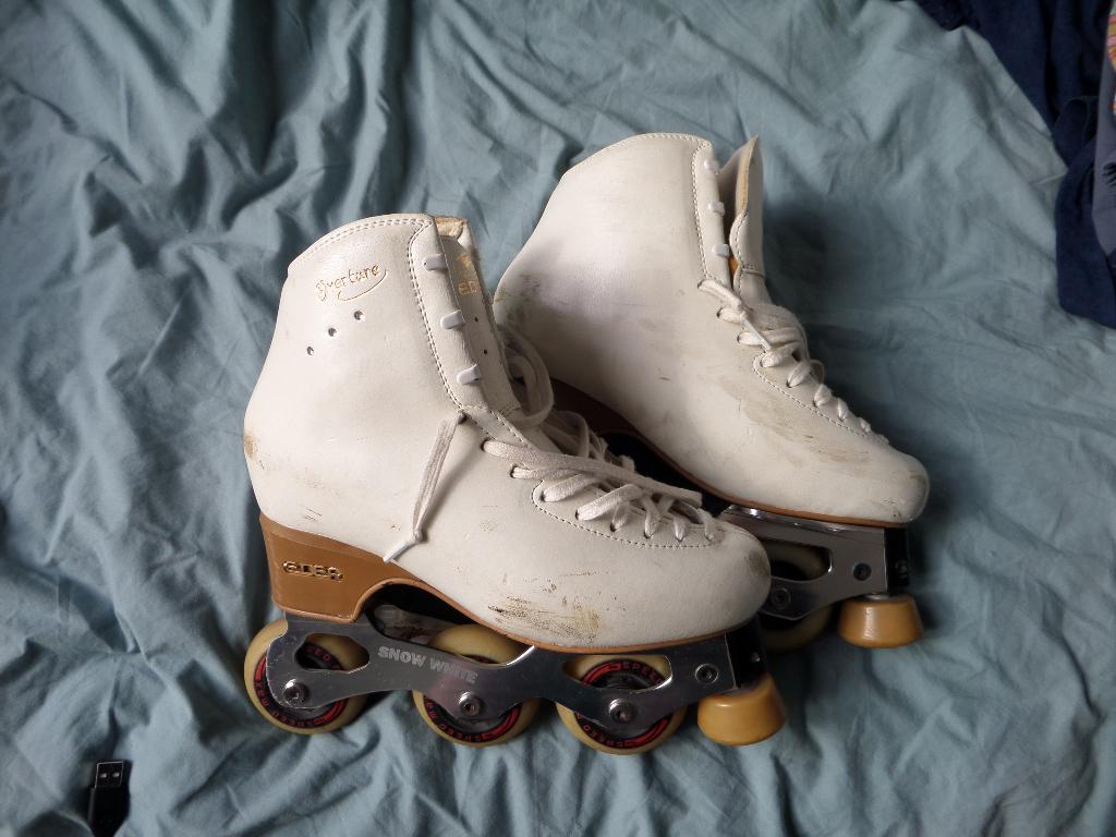 Snow white kunstschaats inline skates, Ophalen, Zo goed als nieuw, Dames