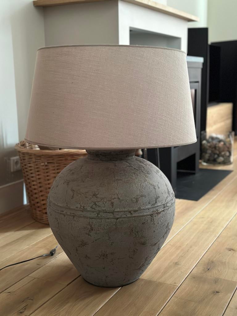 Landelijke steengrijze kruiklamp met beige stoffen kap, Ophalen, Zo goed als nieuw