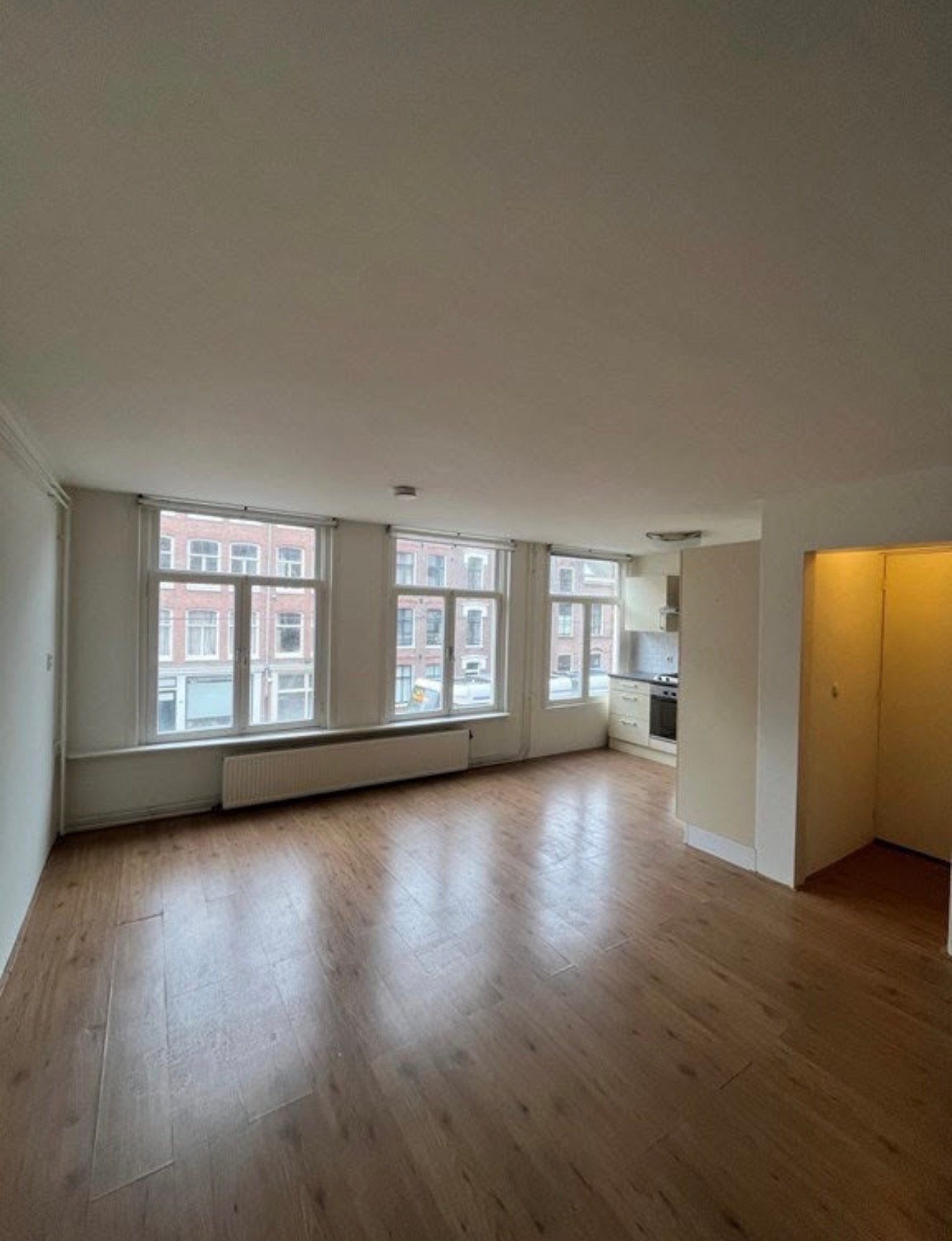 Amsterdam (Jordaan)  Marnixstraat 140-1 € 2.300 p/m