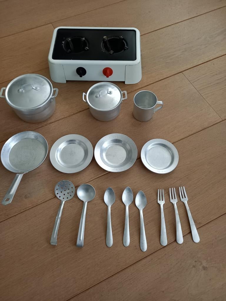 Vintage Speelgoed fornuisje /pannen/borden/bestek, Antiek en Kunst, Antiek | Speelgoed, Ophalen of Verzenden