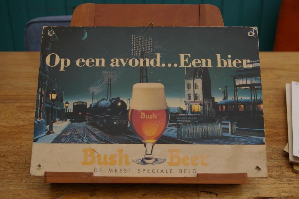 Oud kartonnen reclamebord bier BUSH BEER, Verzamelen, Biermerken, Ophalen of Verzenden, Gebruikt, Reclamebord, Plaat of Schild
