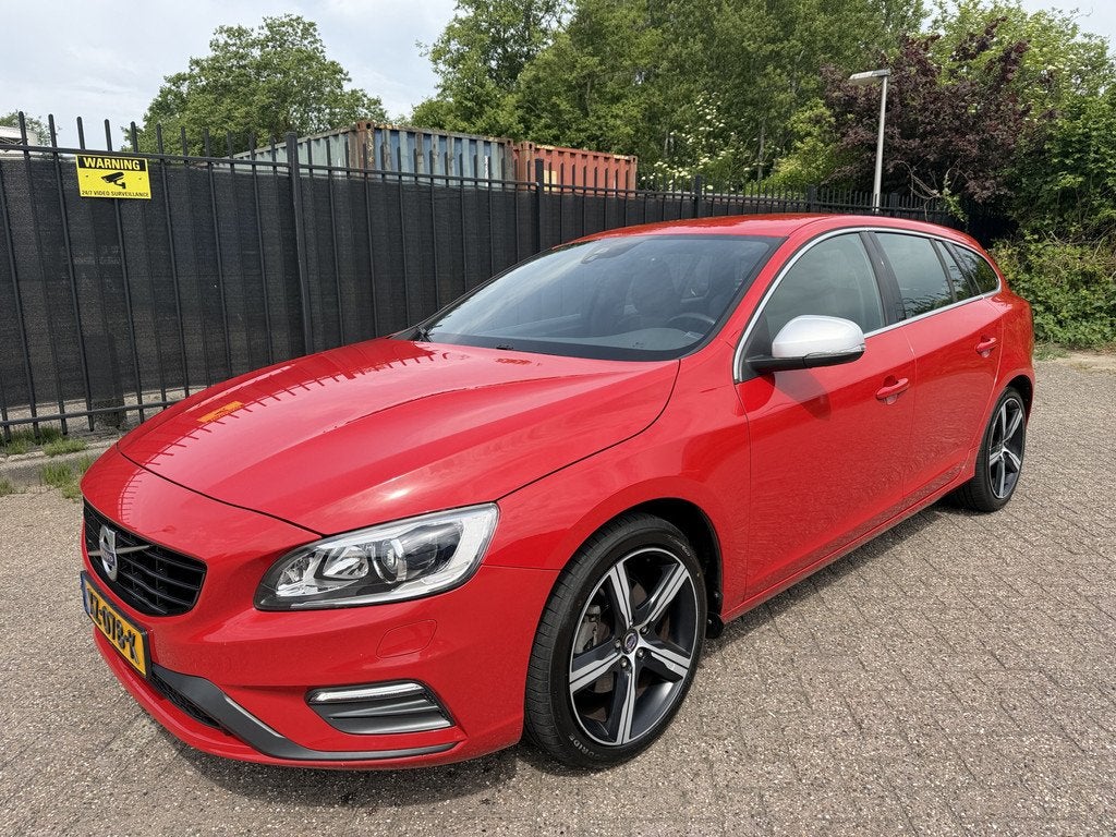 Volvo V60 2.0 T4 Autom/Tiptr R-Design Alcantara/Stoelverw/Cl, Gebruikt, 1969 cc, Origineel Nederlands, 1600 kg