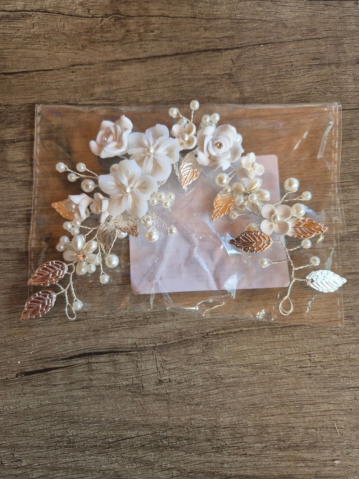 Bruidshaaraccessoire met bloemen en parels, Wit, Nieuw, Ophalen of Verzenden, Onbekend