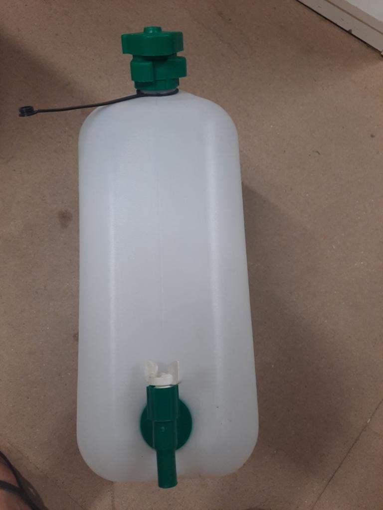Grote jerrycan- 20 liter, Ophalen, Zo goed als nieuw