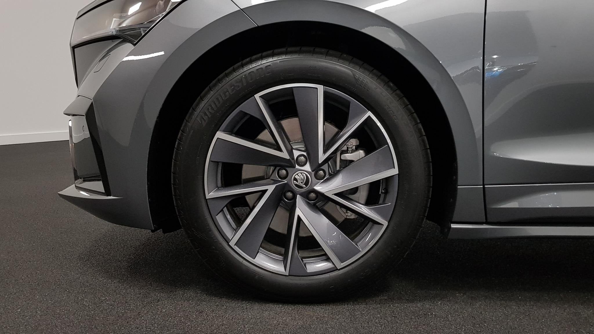 Skoda Enyaq iV 80 Sportline DEMO ! Navigatie Climate pack As, Auto's, Automaat, Achterwielaandrijving, Gebruikt, Zwart