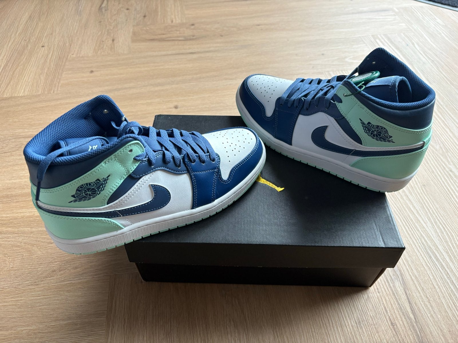 Nike Air Jordan 1 Mid Navy - Nieuw in doos, Kleding | Heren, Ophalen, Overige kleuren, Nieuw, Sneakers of Gympen