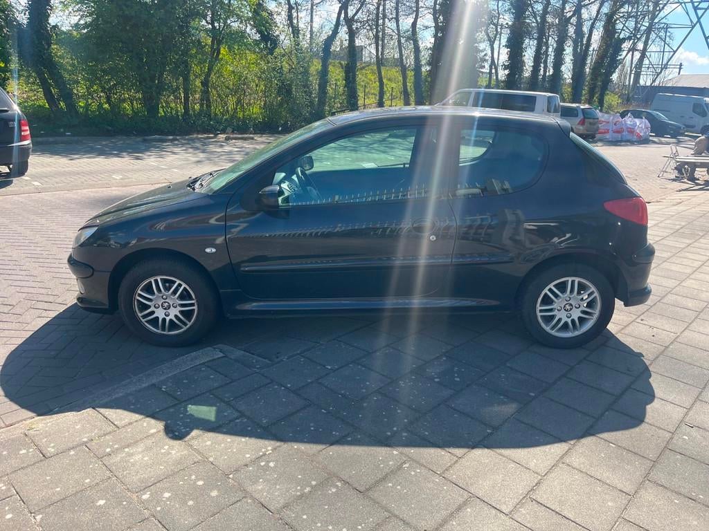 Peugeot 206 1.4 Air-line, Voorwielaandrijving, 31 €/maand, 4 cilinders, Zwart