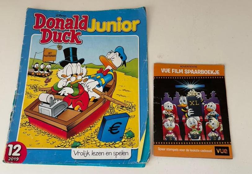 Donald Duck Junior 2019 nr. 12 + Vue Film Spaarboekje, Meerdere stripboeken, Ophalen of Verzenden, Gelezen