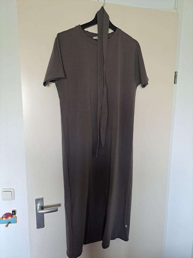 Lange jurk Zusss maat M khaki, Maat 38/40 (M), Ophalen of Verzenden, Zo goed als nieuw, Zusss