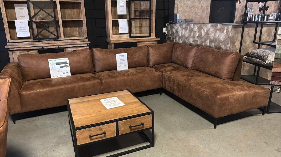 Ruime cognac hoekbank SHOWROOM OPRUIMING